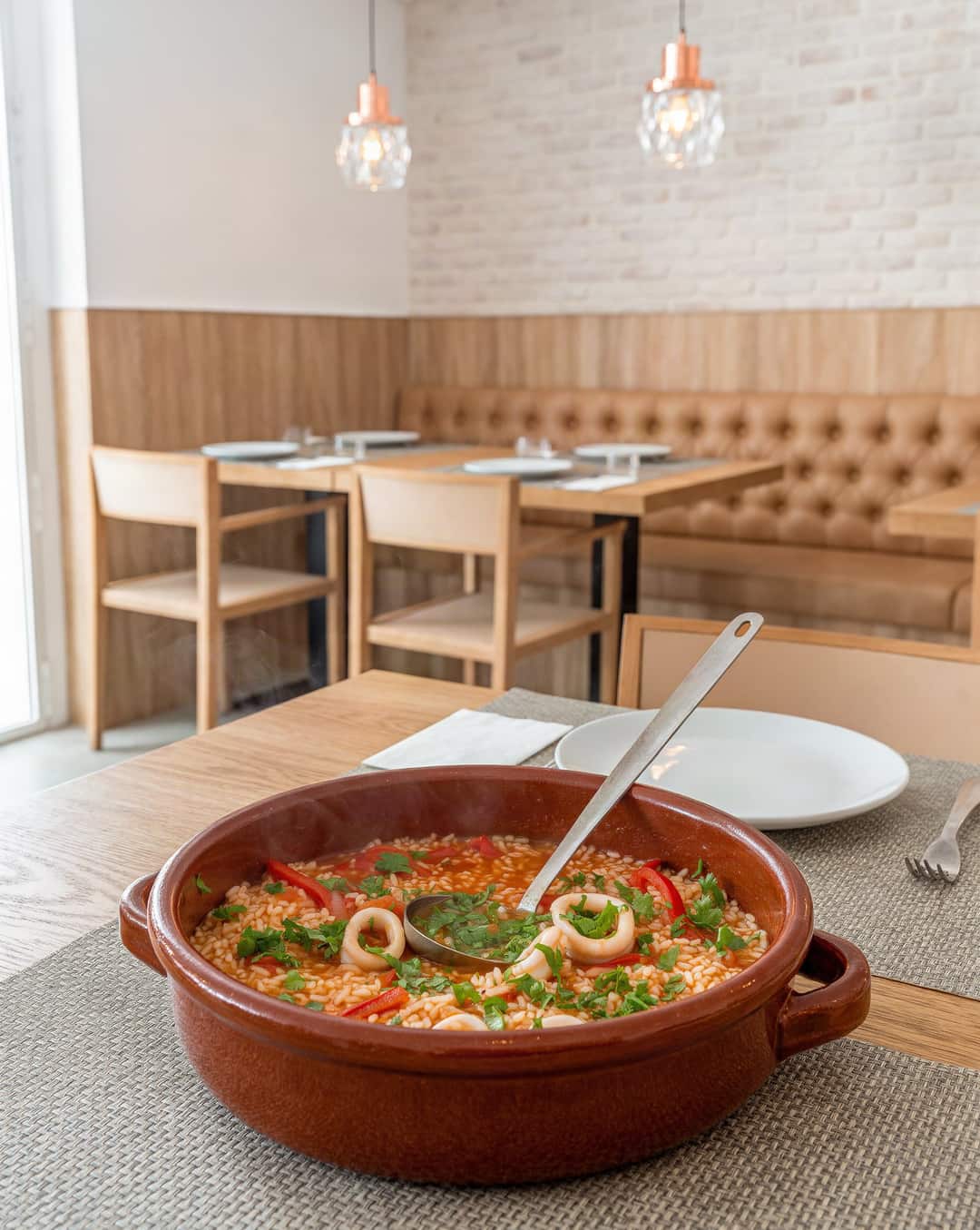 Squid rice in the pot